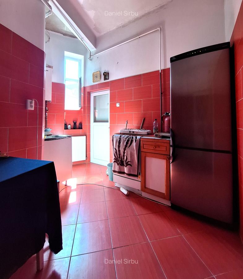 Vanzare apartament 3 camere, zona  Piata Sf. Stefan, etaj 1, comision 0% - 7