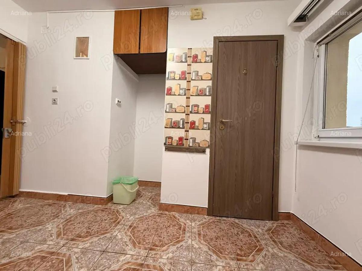 Apartament 3 camere decomandat etaj 3 amenajat zona Lipovei - 3