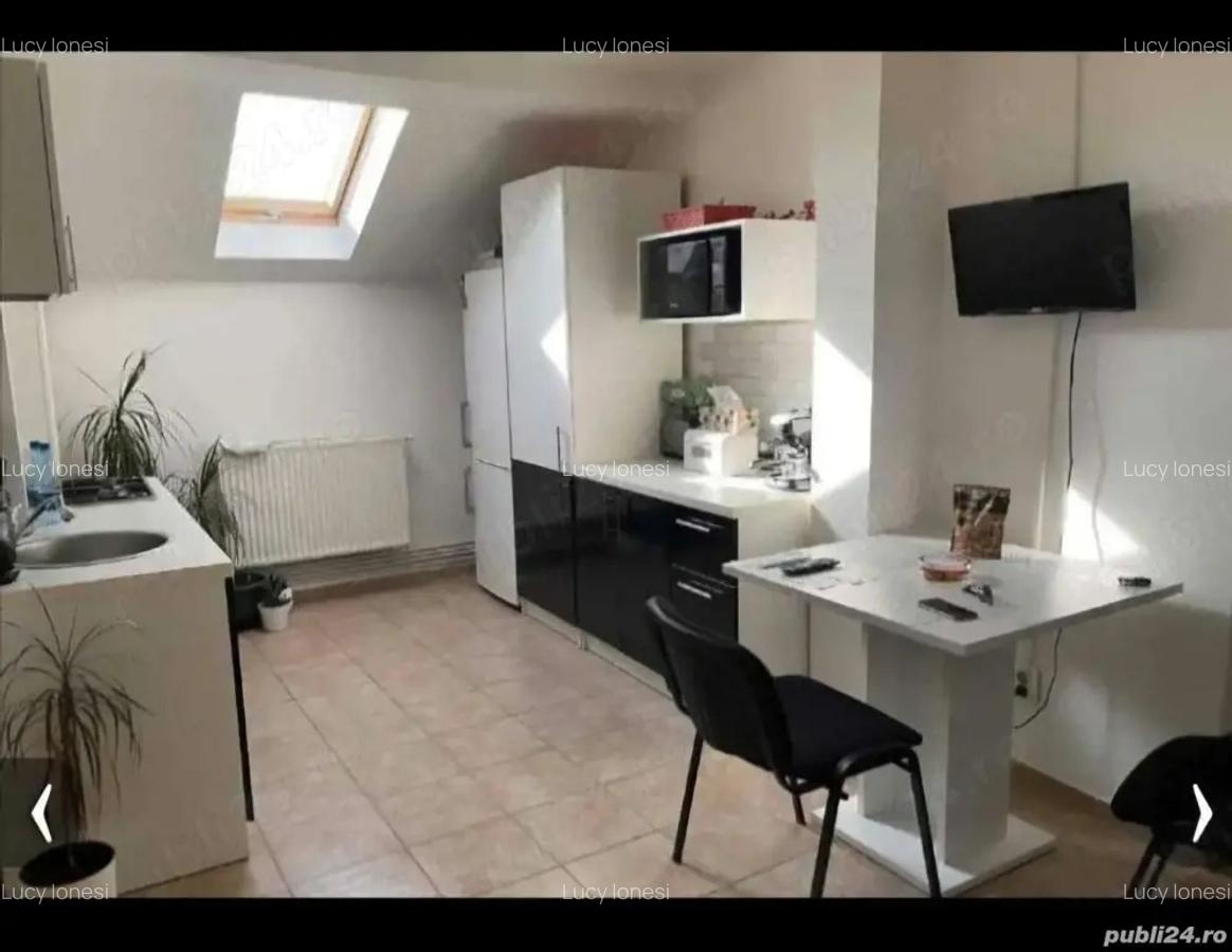 Proprietar Vand apartament 2 camere - 3