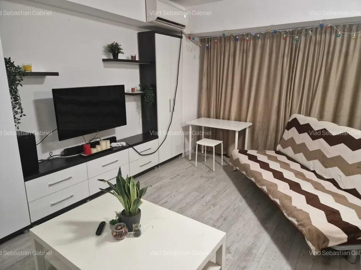 Garsoniera, semidecomandata, 40mp, A/C, Mall Vitan - 1