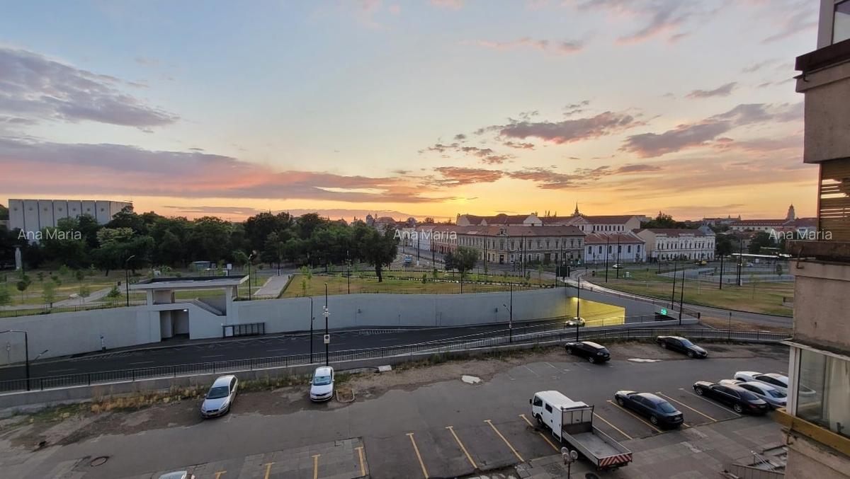 Apartament cu 3 camere decomandat în Cetății - 3