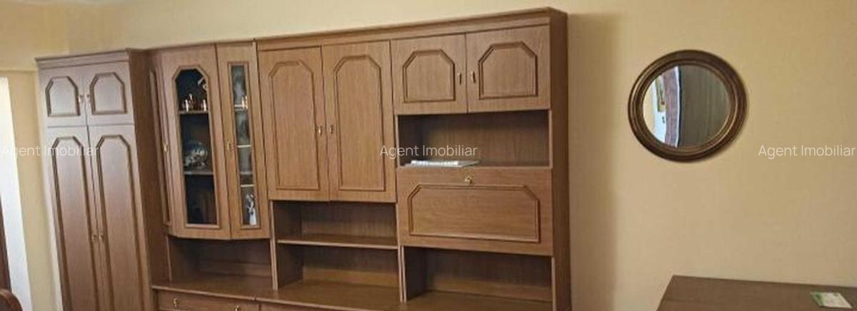 Vitan mall etaj 4 decomandat clasica - 9