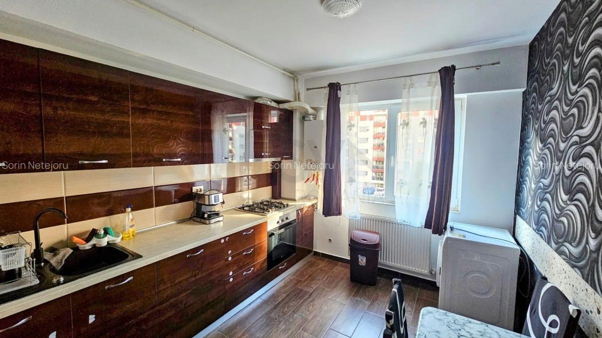 REA1021734 Apartament 3 camere de inchiriat zona Pacii - 2