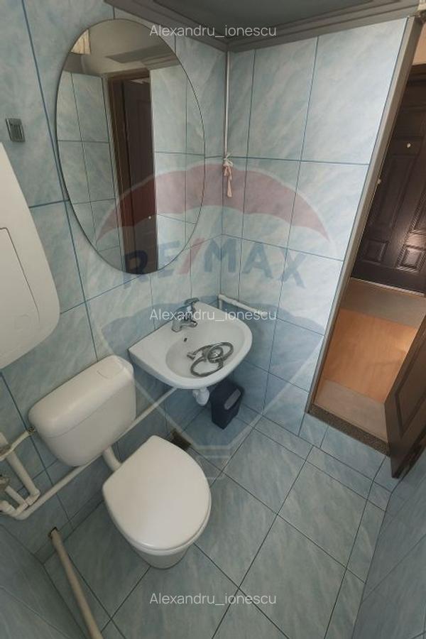 Garsoniera 15 mp utili + boxa 15 mp * mobilat * bloc cu lift * Titan - 7