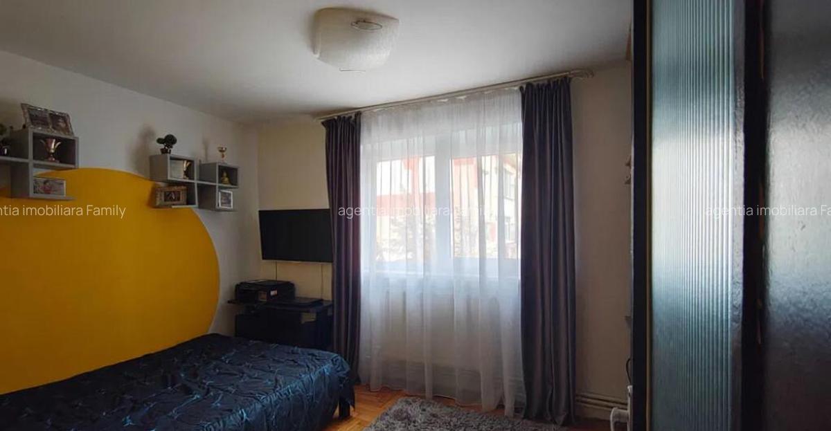 Apartament cu 2Ccamere Semidecomandate - etaj 3 - Zona Zamca - 1