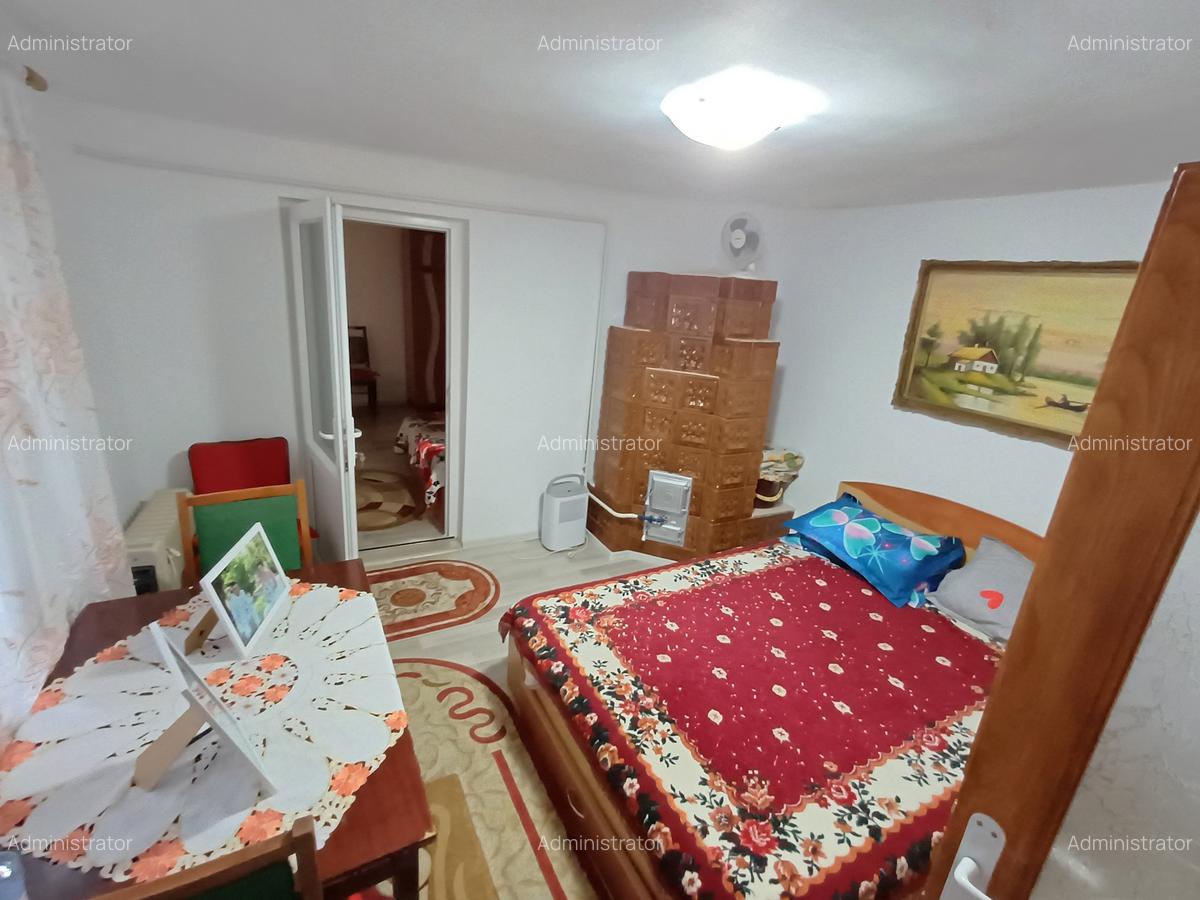 Casă cu 4 camere în Radu Negru - 2