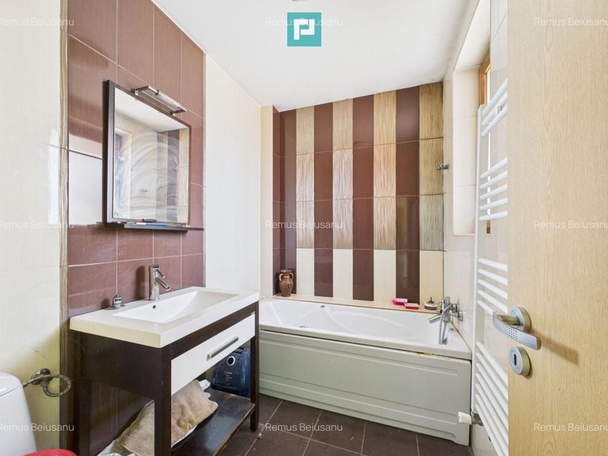 Casă în Mehala - Ideală pentru două familii - 11