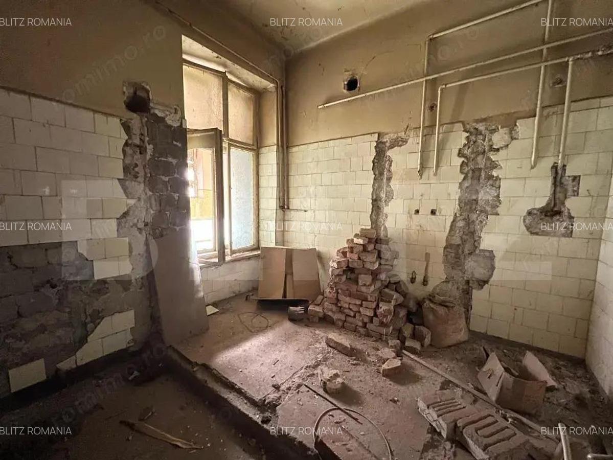 Hotel cu 44 camere, renovabil, pozi?ionat ultracentral oportunitate - 9