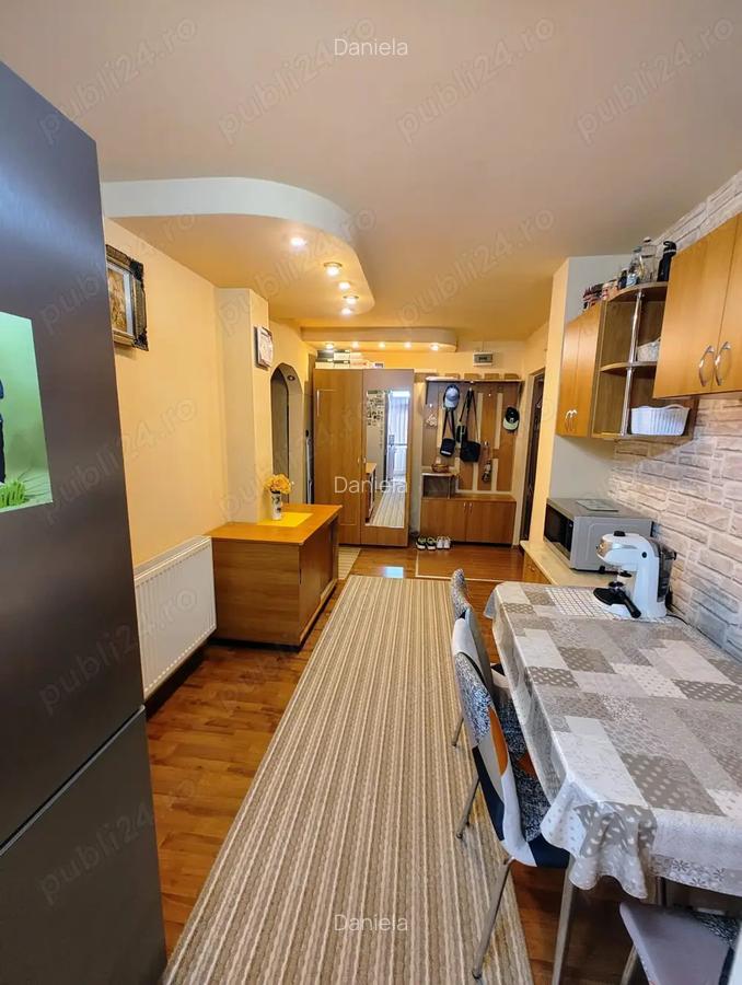 Proprietar vand apartament 2 camere etaj 1, 50 mp, decomandat - str Victoriei aproape de mall - 2