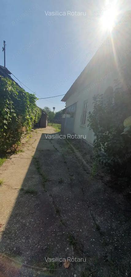 Casa 150mp, teren 2000mp, garaj, 3 anexe central Ologeni, Ph. - 8