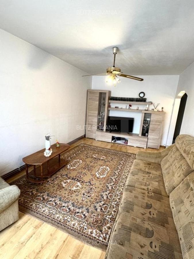 Apartament de vanzare, cu 4 camere, 70 mp, zona Astra - 2