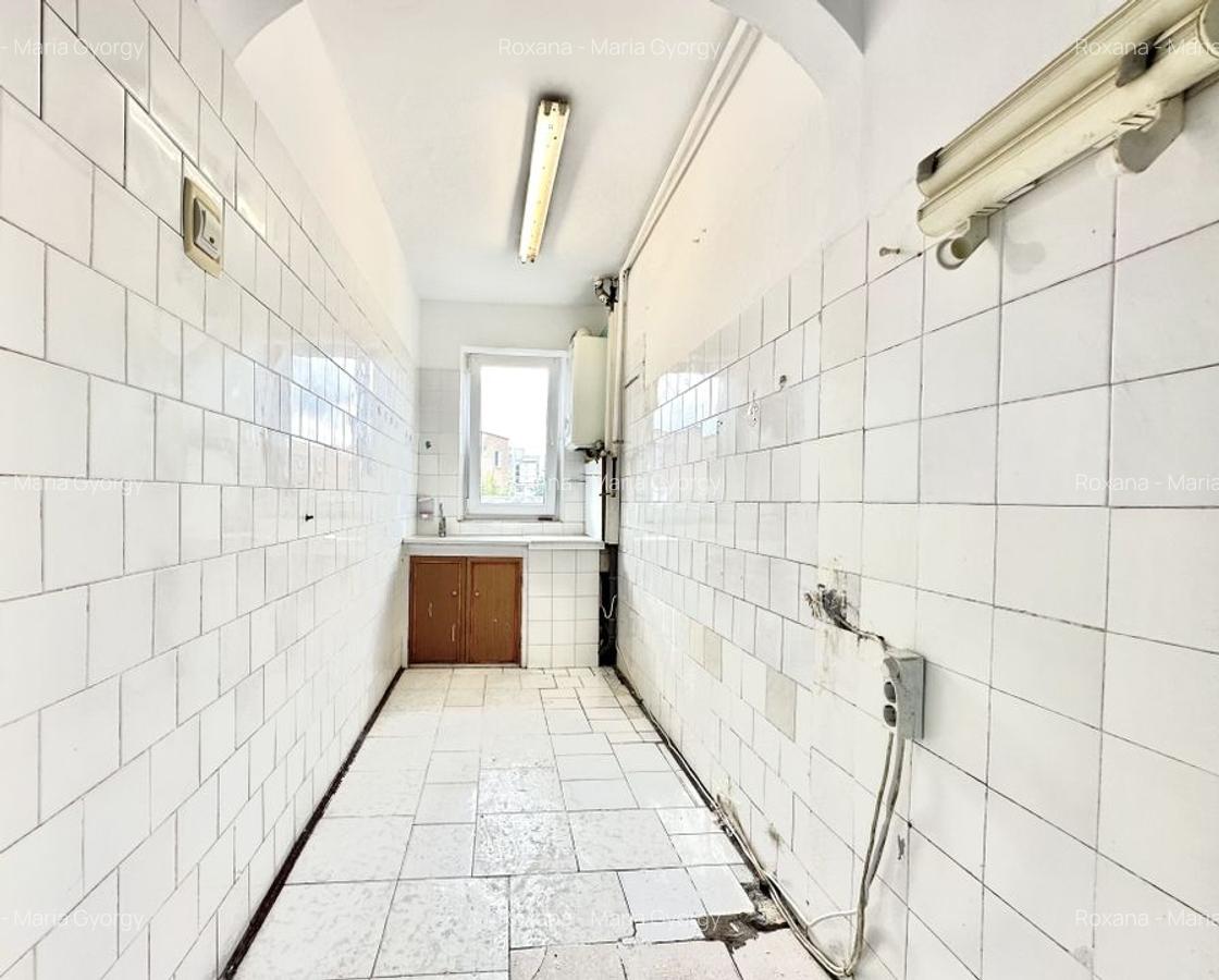 Apartament de vânzare 3 camere, zona Florilor - 5