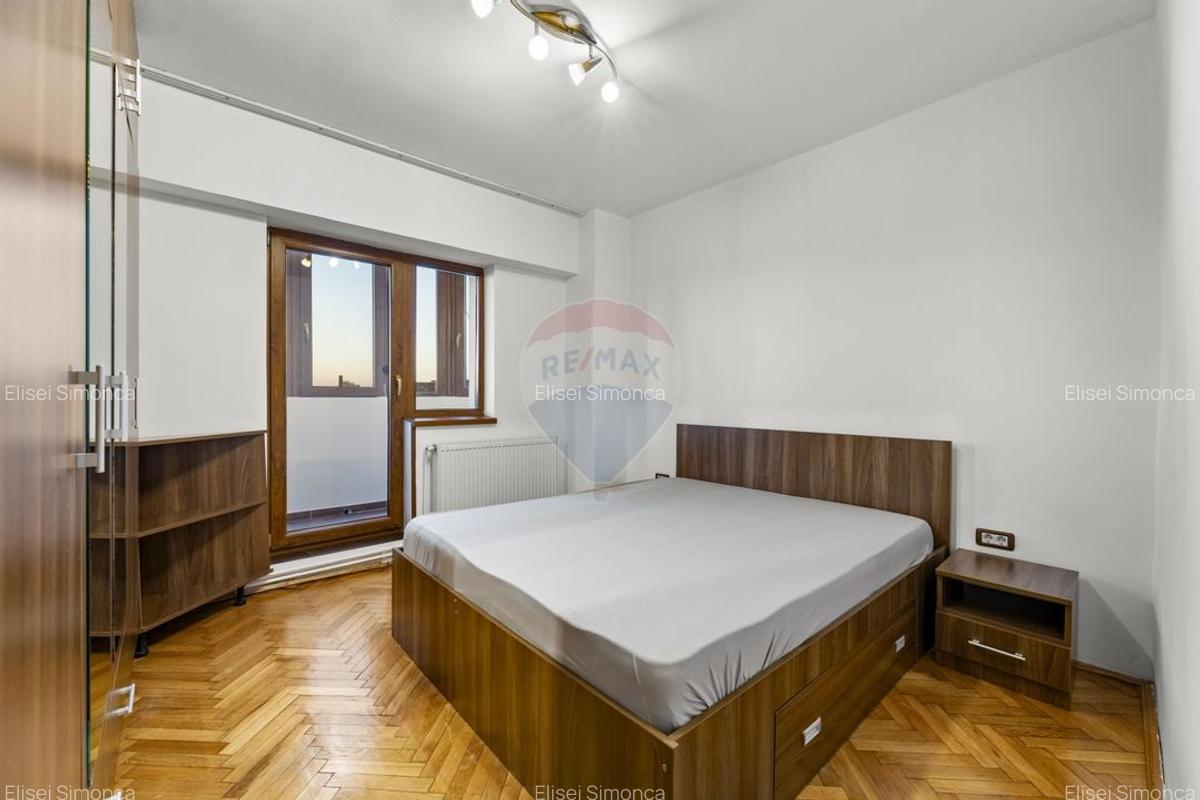 Apartament 3 camere de inchiriat, 2 bai, balcon, Bdul. Revolutiei - 2 Apartament 3 camere de inchiriat, 2 bai, balcon, Bdul. Revolutiei - 2