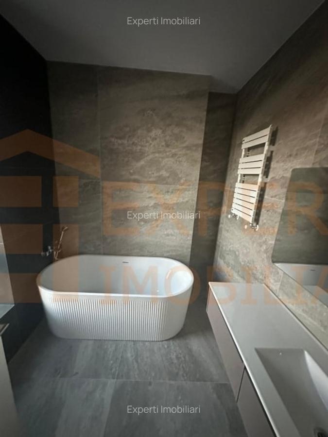 Vila deosebita de vanzare - zona Mamaia Nord pe malul lacului - 12