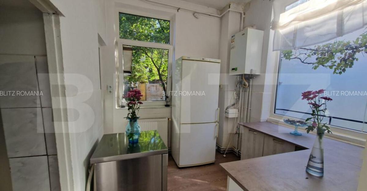 Casa in inima orasului, curte individuala, 3 camere, zona li - 8
