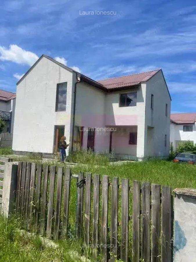 Vila la rosu Zarnesti- Mitropolit Metianu cu vedere superba spre munte - 2
