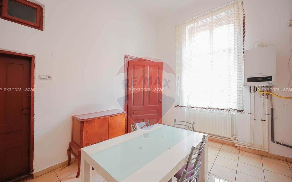 Casa de Vanzare cu 4 camere, Ultracentral - Cuza Voda - 15