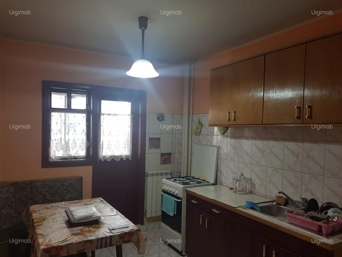 Salajan- str.Minis(in spatele pietei), apartament 2 camere - 3