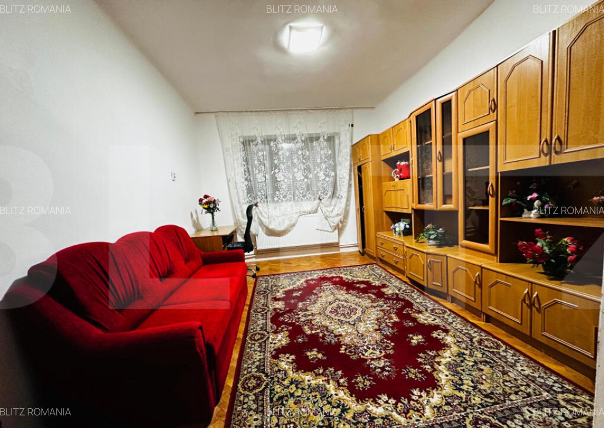 Casa spatioasa cu 5 dormitoare, doua bucatarii si teren de 1 - 14