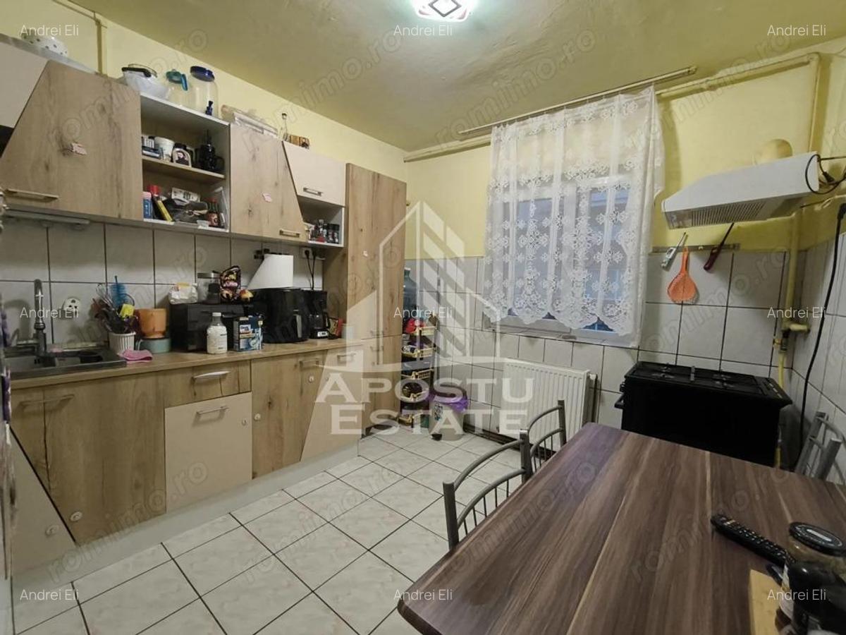 Apartament cu 3 camere, centrala proprie, zona Sagului - 6