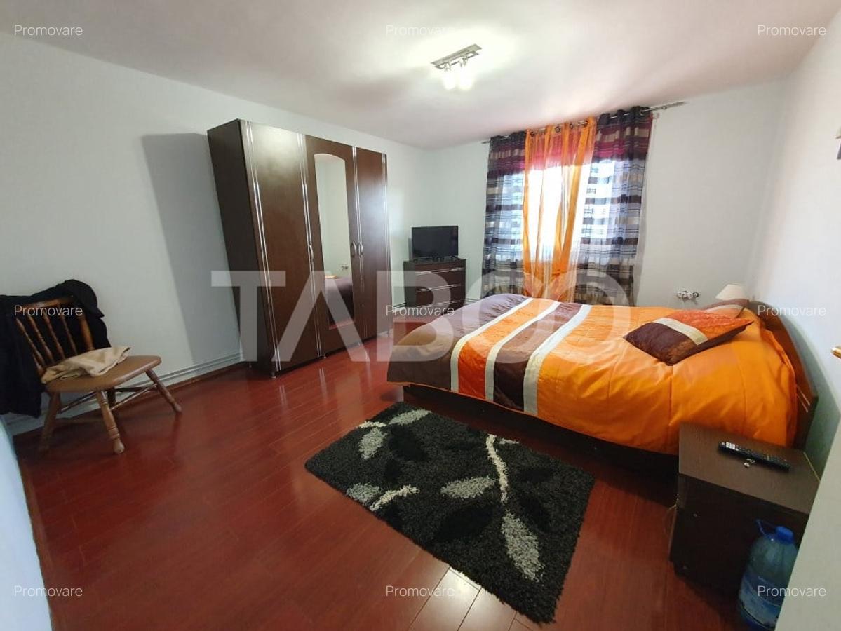 Casa individuala cu 7 camere 2 fronturi 1000 mp teren in Sura Mare - 3