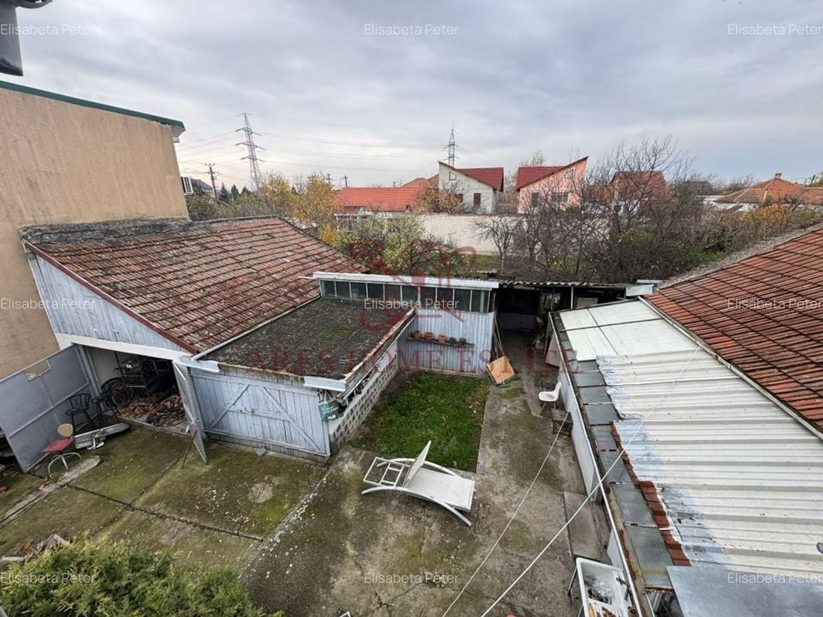 Investiție cu potențial: 2 apartamente + mansardă – Comison 0 - 11