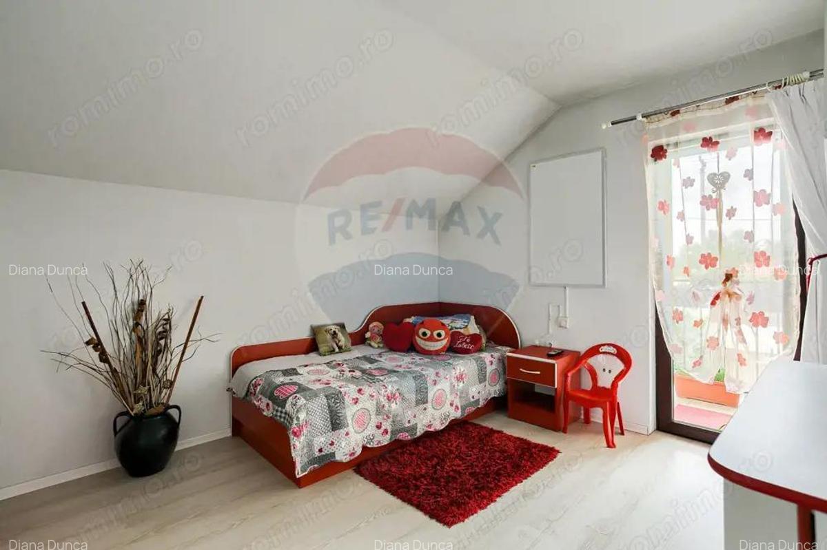 Casa primitoare de vanzare in localitatea Lipova - 20