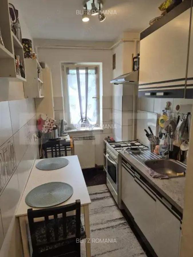 Apartament cu 2 camere, etaj 1 - zona Aurel Vlaicu, Brasov - 1