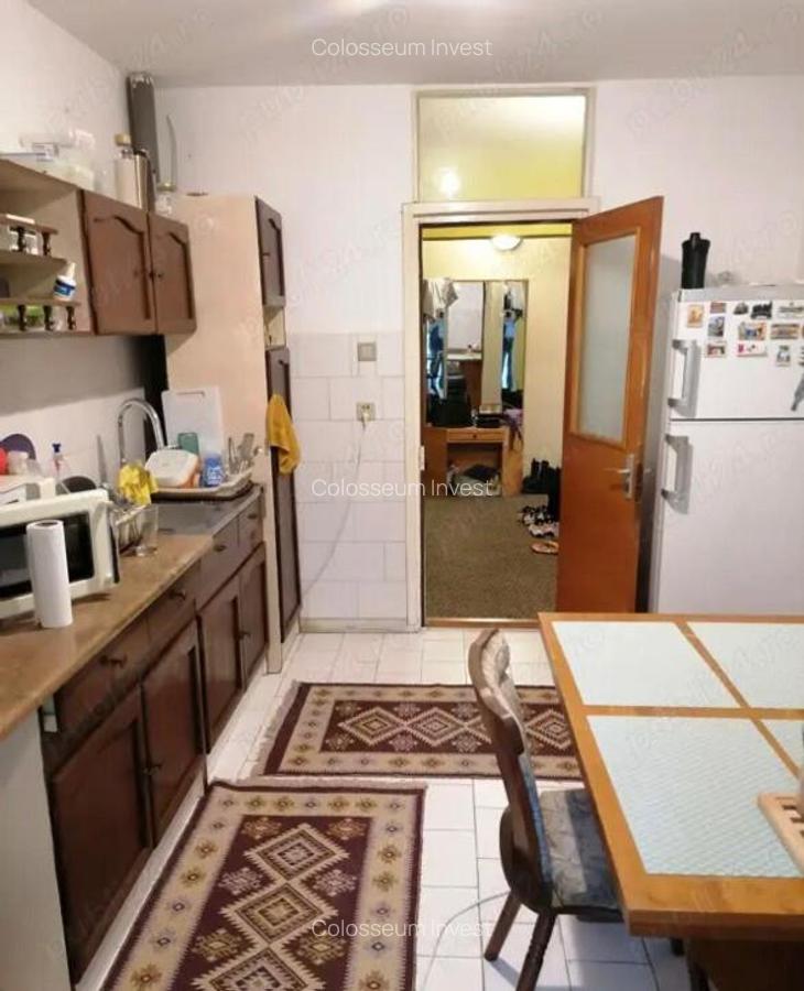 Apartament 4 camere, semidecomandat - zona Racadau - 2