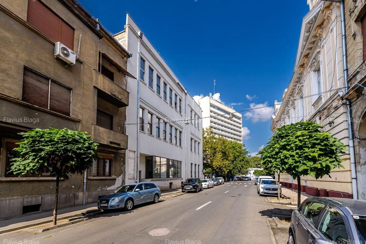 Clădire ultracentrală de vânzare Bulevardul Decebal Comision 0 - 2