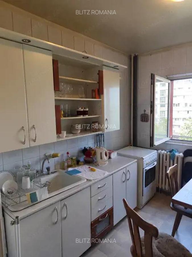 Apartament cu 4 camere decomandat, 90 mp, zona Titulescu - 7