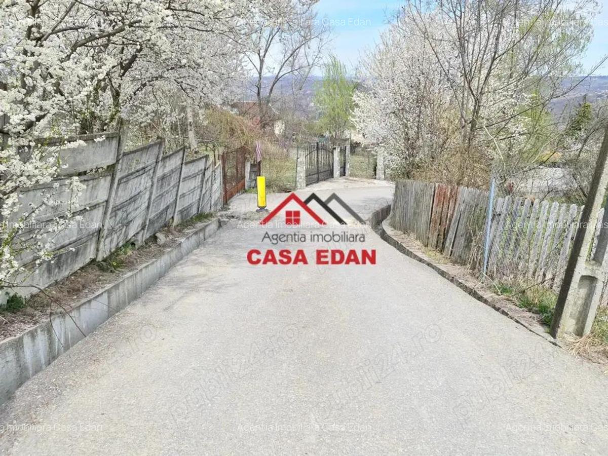 Teren intravilan neconstruibil in Poiana Campina--550 mp--5.300e - 10