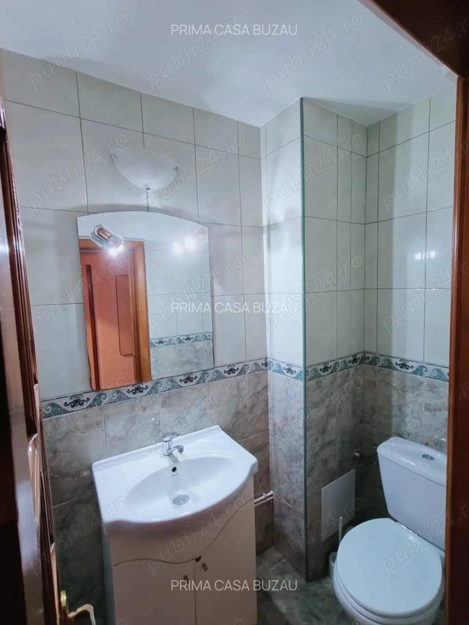 Apartament cu 3 camere zona ultracentrala Bazar confort 1 Etaj 3 S=88mp Pret: 92.000 euro - 20