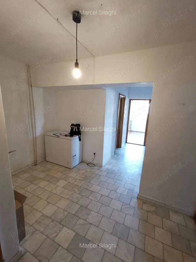 De vanzare apartament 3 camere decomandat, B-dul Dacia, Oradea - 6