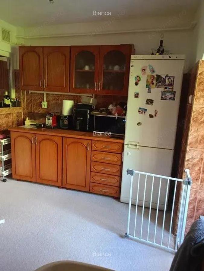 Vand apartament cu 3 camere in Zona Soarelui, et.2, suprafata utila 70 mp. - 2