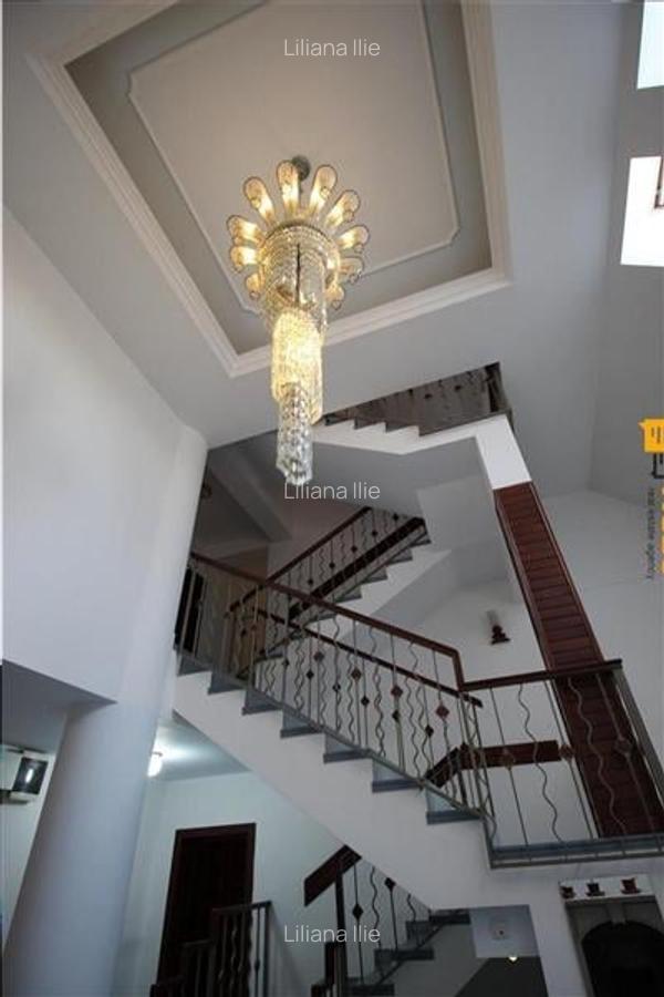 Vila impunatoare cu iesire la lac in Peris - 3