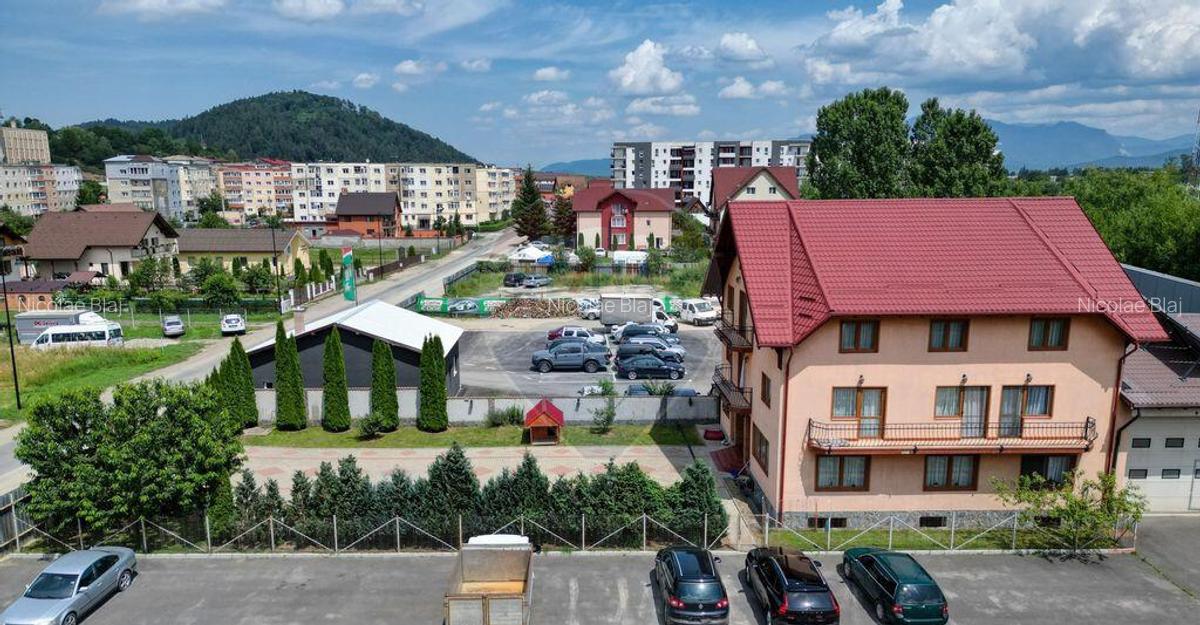 Vila cu poten?ial in Zarne?ti 10 camere, curte mare - 8