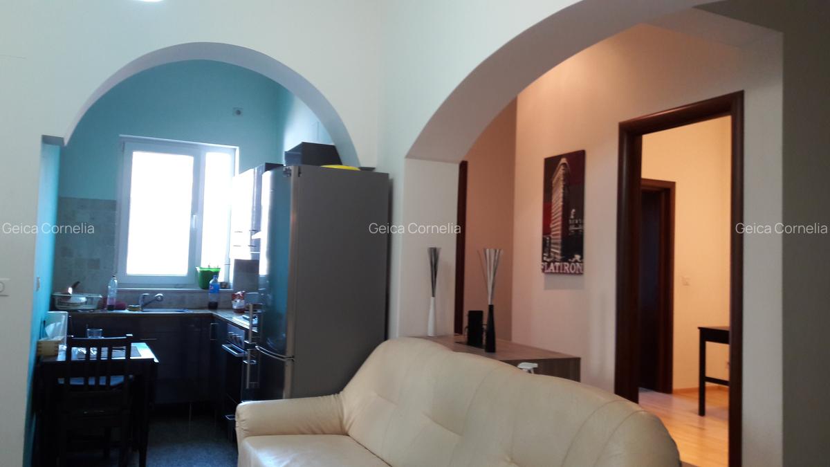 Cotroceni, Eroilor, apartament in vila, liber, parter inalt, curte, doua intrari - 1