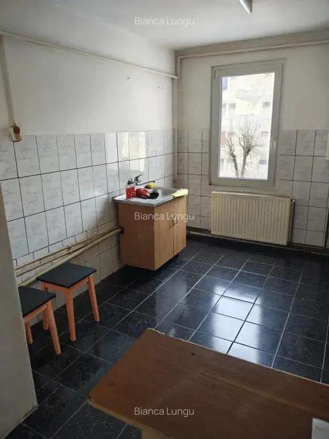 Apartament de 4 camere ( Hol H )-Tractorul - 5