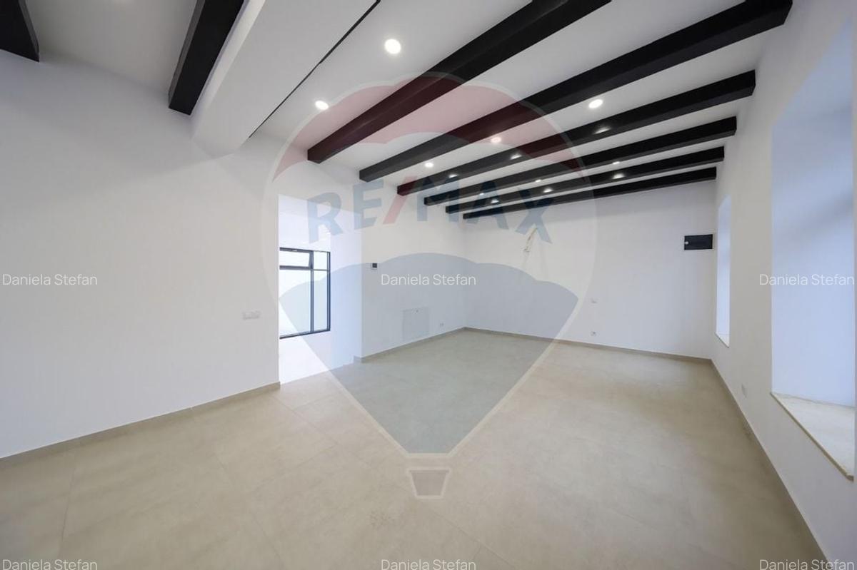 Constructie comerciala P+2 functiuni mixte  - str. Iuliu Maniu - 8