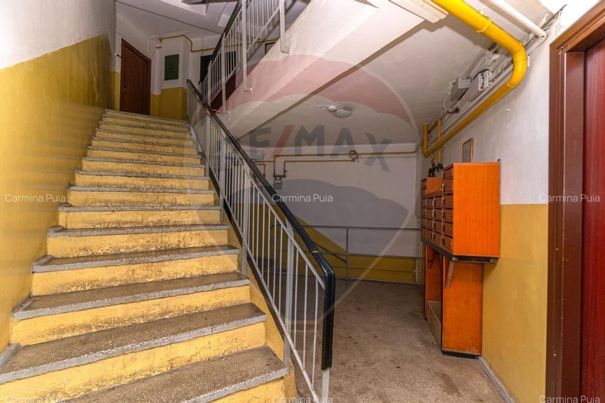 Apartament 2 camere/ 2 balcoane/de renovat-  zona Tractorul! - 5