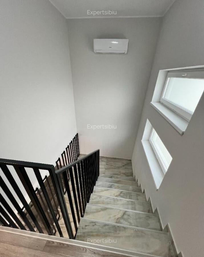 Inchiriere casa 4 camere decomandate ?elimbar, str. Triajului - 23