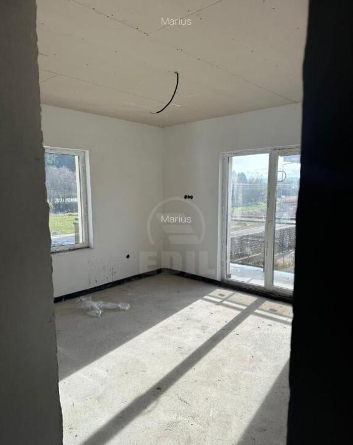 Casa individuala, semifinisata, Lona - 5