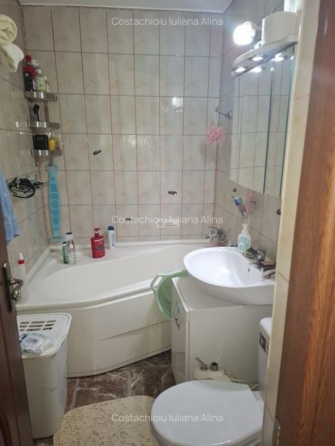 Apartament 3 camere,etaj 3/3,  renovat,65000 euro neg, Policlinica 2 - 7