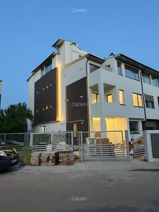 Casă cu 14 camere în Sisești - 1