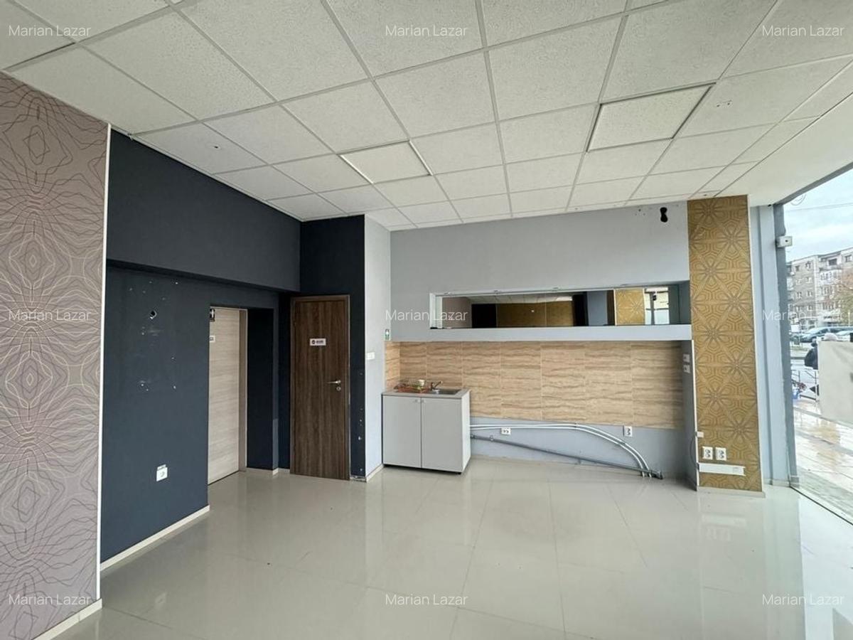 Spațiu comercial de închiriat cu vitrină de 12 m în zona Miorița - 9