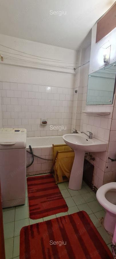 Inchiriez apartament 2 camere decomandat cu centrala zona Lebada la Z - 5