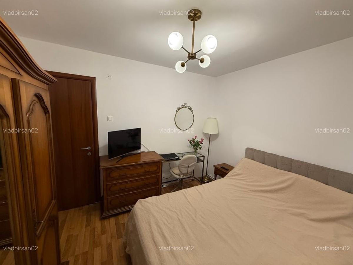 2 camere, Academia Ferdinand I, Parcul Carol, Unirii (parcare la liber), boxa - 12