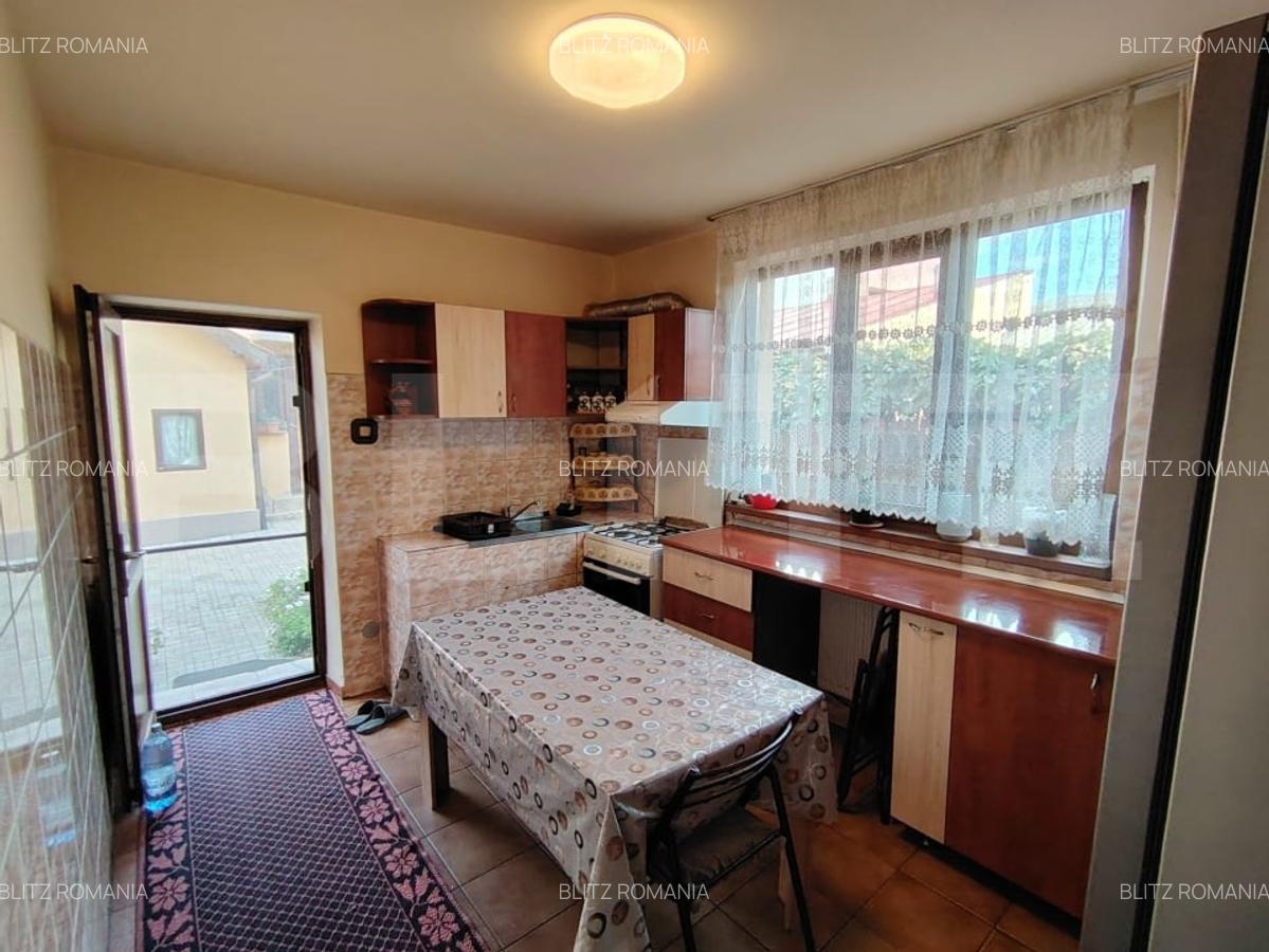 Casa P + 1 + M cu 5 camere, zona centrala, Piata Mare - 3