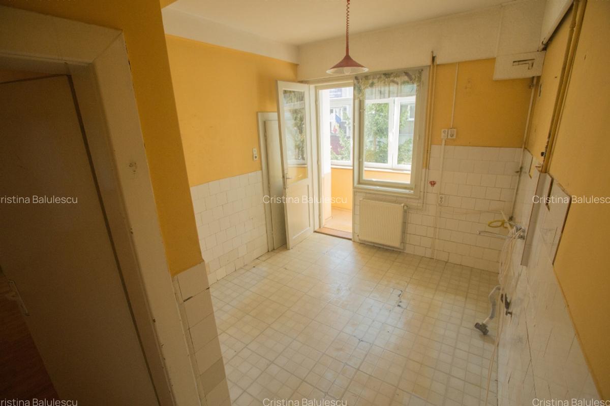 Apartament cu 3 camere decomandat în Centrul Civic - 11